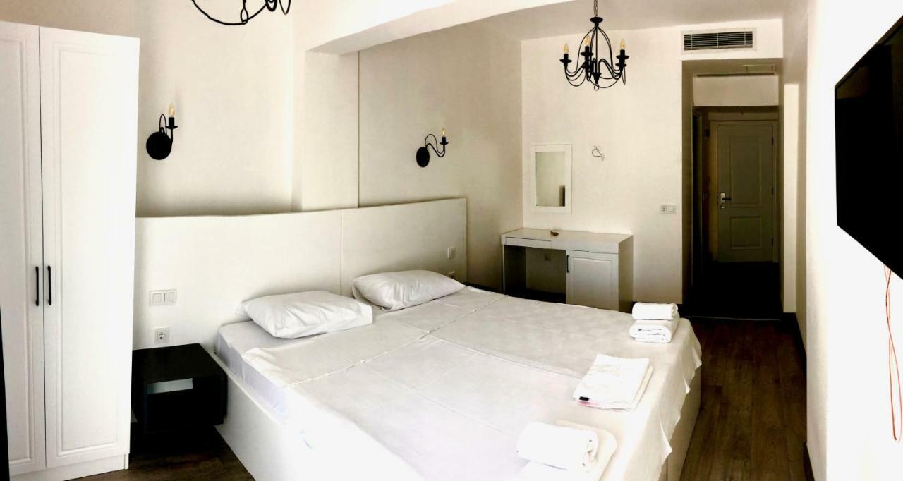 Victoria Hotel And Lounge Foça Eksteriør billede