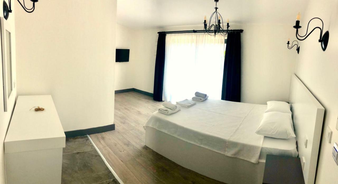 Victoria Hotel And Lounge Foça Eksteriør billede